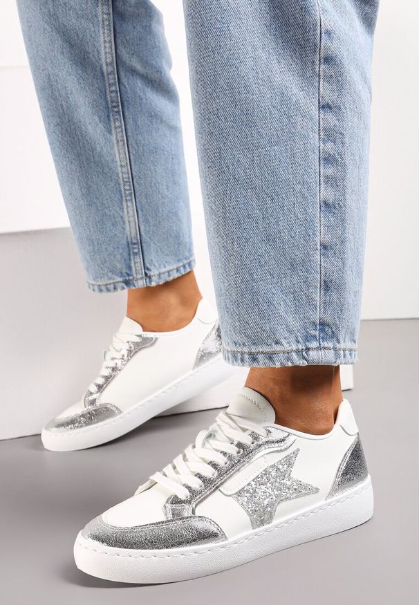 Renee - Srebrne Sneakersy z Brokatowymi Wstawkami i Gwiazdką Reniva. Kolor: biały