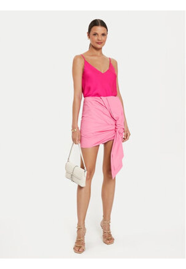 ViCOLO Top TB0408 Różowy Regular Fit. Kolor: różowy. Materiał: syntetyk