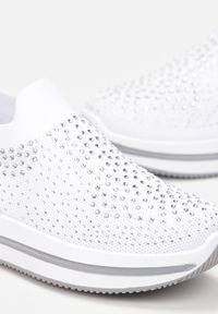 Born2be - Białe Buty Sportowe Artemika. Okazja: na co dzień. Nosek buta: okrągły. Kolor: biały. Materiał: materiał. Szerokość cholewki: normalna. Wzór: aplikacja #2