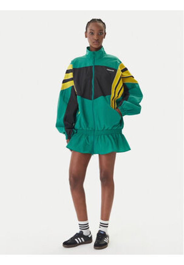 Adidas - adidas Sukienka codzienna Santiago KC9133 Zielony Oversize. Okazja: na co dzień. Kolor: zielony. Materiał: syntetyk. Typ sukienki: oversize, proste. Styl: casual