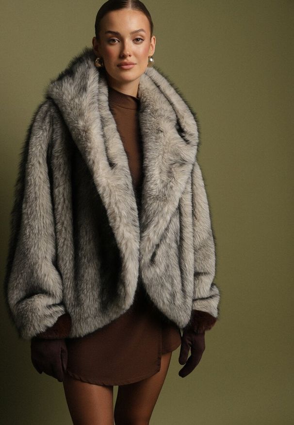 Born2be - Biała Kurtka Futerko o Kroju Oversize z Kapturem Nalienta. Okazja: na co dzień. Typ kołnierza: kaptur. Kolor: biały. Materiał: futro. Styl: casual, elegancki