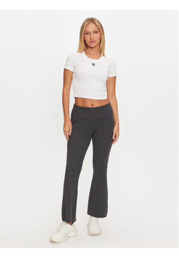 Guess Spodnie materiałowe Nina W4BB53 Z3K92 Szary Regular Fit. Kolor: szary. Materiał: syntetyk
