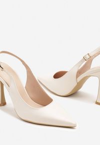 Renee - Beżowe Sandały na Obcasie Typu Slingback Dolandra. Okazja: na imprezę. Nosek buta: szpiczasty. Kolor: beżowy. Sezon: lato. Obcas: na obcasie. Styl: elegancki. Wysokość obcasa: średni #6