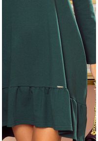 Numoco - Trapezowa bawełniana sukienka oversize z falbaną butelkowa zieleń. Materiał: bawełna. Typ sukienki: trapezowe, oversize #3