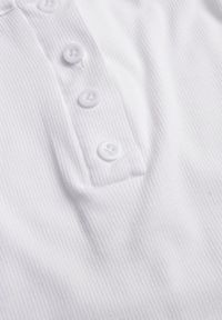 Renee - Biały Prążkowany Top na Ramiączkach z Bawełny z Guzikami Bernesa. Okazja: na co dzień. Kolor: biały. Materiał: prążkowany, bawełna. Długość rękawa: na ramiączkach. Styl: casual #6