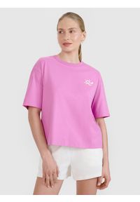 4f - 4F T-shirt regular z nadrukiem damski - różowy XS. Okazja: na co dzień. Kolor: różowy. Materiał: bawełna, jersey. Długość rękawa: krótki rękaw. Długość: krótkie. Wzór: nadruk. Styl: klasyczny, sportowy, casual