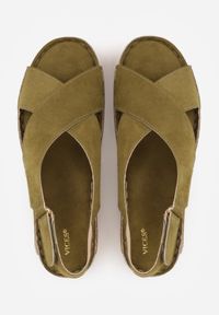 Born2be - Zielone Sandały VICES z Paskami w Kształcie X i Podeszwą z Imitacji Korka Kaphis. Okazja: do pracy, na co dzień. Zapięcie: pasek. Kolor: zielony. Materiał: len. Wzór: paski. Sezon: lato. Styl: wakacyjny, casual #6