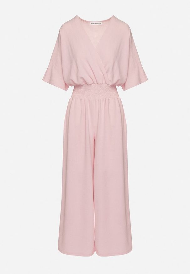 Born2be - Jasnoróżowy Kopertowy Kombinezon z Gumką w Talii i Szerokimi Nogawkami Vimashea. Okazja: na co dzień. Kolor: różowy. Styl: elegancki, casual