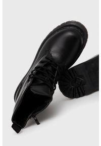 Truffle Collection Workery damskie kolor czarny na platformie. Nosek buta: okrągły. Zapięcie: sznurówki. Kolor: czarny. Materiał: guma. Obcas: na platformie