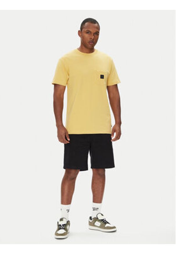 DC T-Shirt ADYKT03246 Żółty Regular Fit. Kolor: żółty. Materiał: bawełna