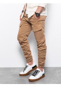 Ombre Clothing - Spodnie męskie joggery P925 - beżowe - XXL. Okazja: na co dzień. Kolor: beżowy. Materiał: bawełna, poliester, elastan. Styl: casual #1