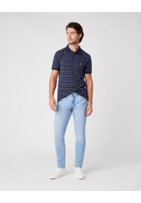 Wrangler - MĘSKIE POLO WRANGLER SS YD STRIPE POLO NAVY W7ALKD114. Typ kołnierza: polo