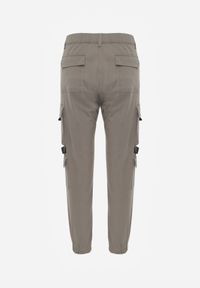 Renee - Ciemnozielone Spodnie Joggery z Kieszeniami Cargo z Elastycznej Bawełny Irisane. Okazja: na co dzień. Kolor: zielony. Materiał: bawełna. Styl: elegancki, casual #2
