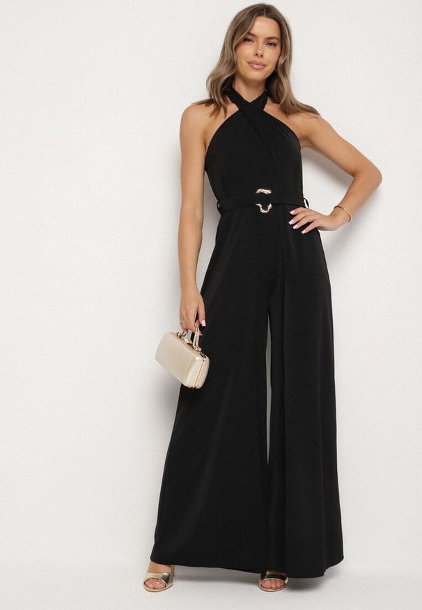 Born2be - Czarny Koktajlowy Kombinezon Wiązany na Szyję z Paskiem Melafela. Okazja: na imprezę. Kolor: czarny. Materiał: materiał. Styl: wizytowy