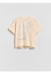Reserved - T-shirt z metalicznym nadrukiem - kremowy. Kolor: kremowy. Materiał: bawełna. Wzór: nadruk #1