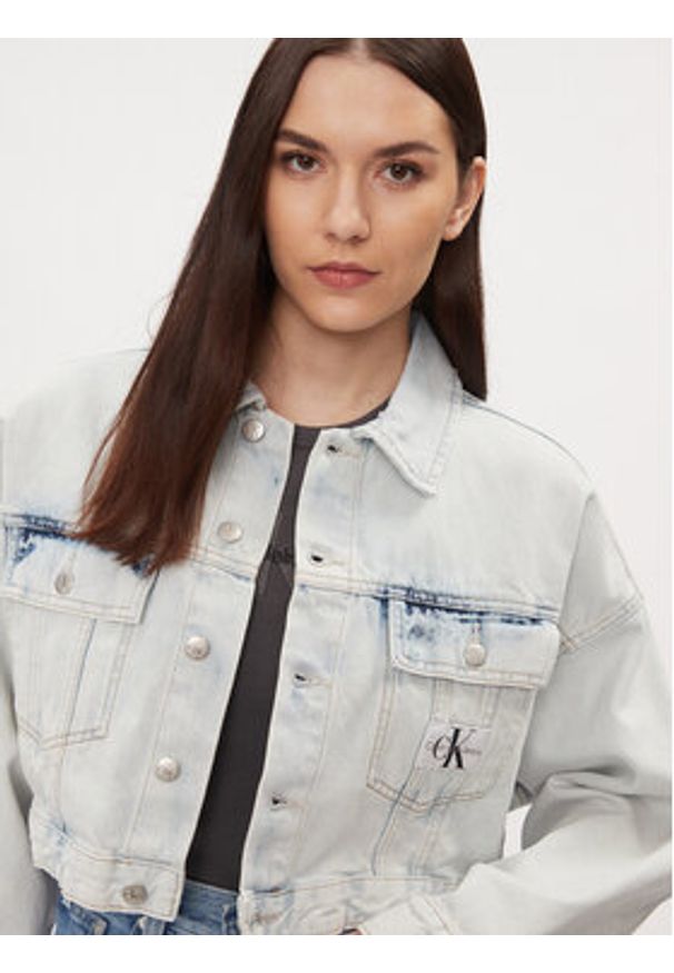 Calvin Klein Jeans Kurtka jeansowa J20J222874 Niebieski Oversize. Kolor: niebieski. Materiał: bawełna