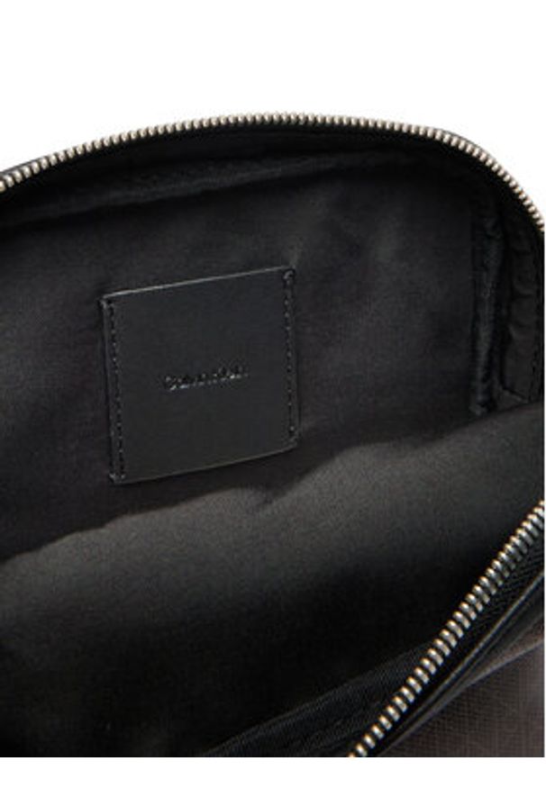 Calvin Klein Saszetka Emblem Aop Coated Slim Reporter LV04D3334G Brązowy. Kolor: brązowy. Materiał: skóra