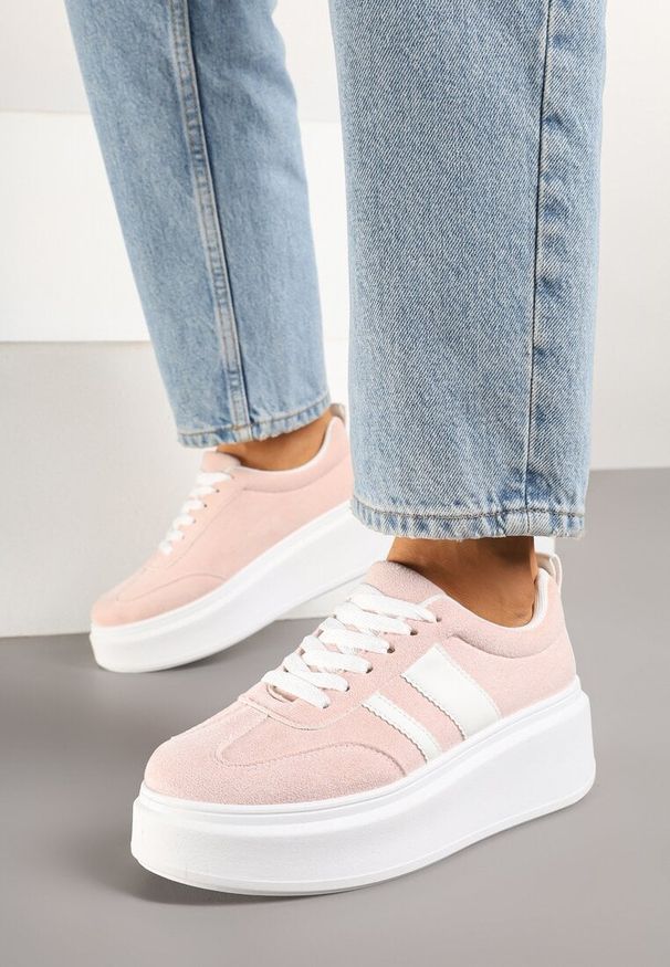 Renee - Różowe Sneakersy Klasyczne Tenisówki na Grubej Podeszwie z Koturnem Adessia. Okazja: na spacer, na co dzień. Kolor: różowy. Materiał: jeans. Obcas: na koturnie. Sport: turystyka piesza
