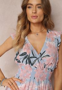 Renee - Niebieska Sukienka Maxi z Falbankami i Cienkimi Gumkami w Pasie Bexla. Okazja: na co dzień. Typ kołnierza: kołnierz z falbankami. Kolor: niebieski. Typ sukienki: rozkloszowane. Styl: casual, elegancki. Długość: maxi #5