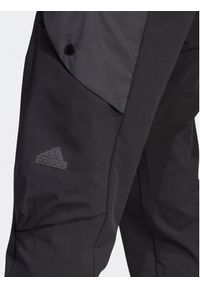 Adidas - adidas Spodnie dresowe City Escape Cargo IJ6098 Czarny Slim Fit. Kolor: czarny. Materiał: dresówka, syntetyk #4