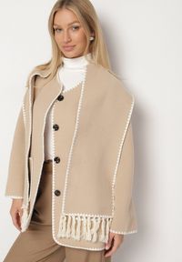 Born2be - Beżowa Pudełkowa Kurtka z Ozdobnymi Przeszyciami i Szalikiem Salenalia. Okazja: na co dzień. Kolor: beżowy. Materiał: jeans. Styl: casual, elegancki #2