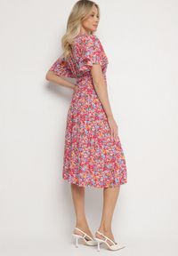 Born2be - Czerwona Rozkloszowana Sukienka w Kwiaty z Kopertowym Dekoltem Plisowana Lanasira. Kolor: czerwony. Wzór: kwiaty. Typ sukienki: kopertowe #2