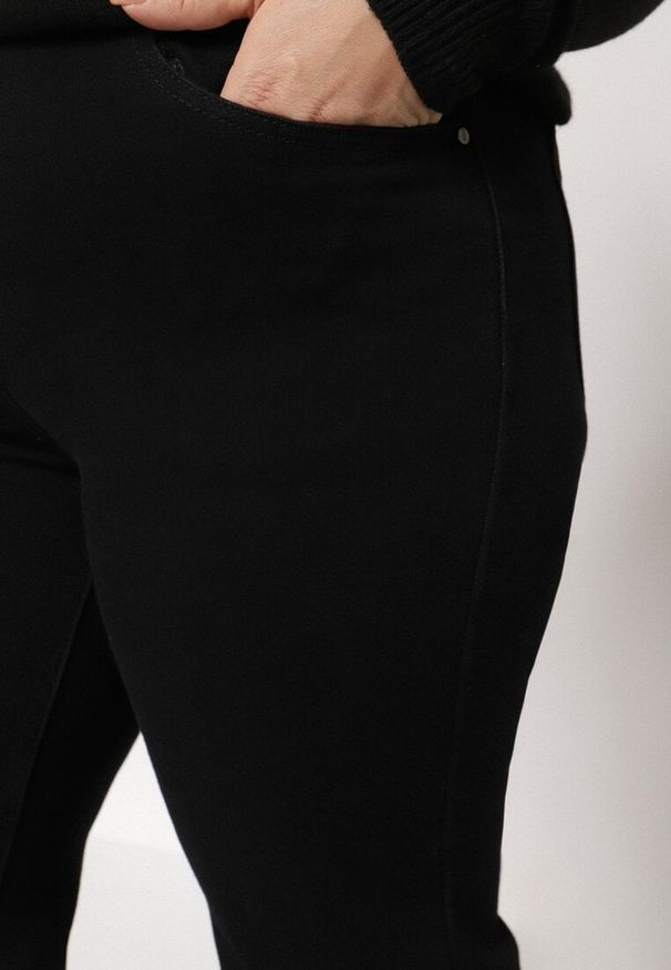 Born2be - Czarne Szerokie Jeansy z Wysokim Stanem z Bawełną i Dodatkiem Wiskozy Eprevia. Okazja: na co dzień. Stan: podwyższony. Kolekcja: plus size. Kolor: czarny. Styl: wizytowy, klasyczny, casual