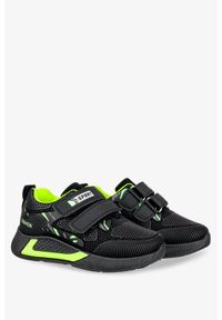 Casu - Czarne buty sportowe na rzepy casu 4-3-22-m-g. Zapięcie: rzepy. Kolor: wielokolorowy, czarny, zielony