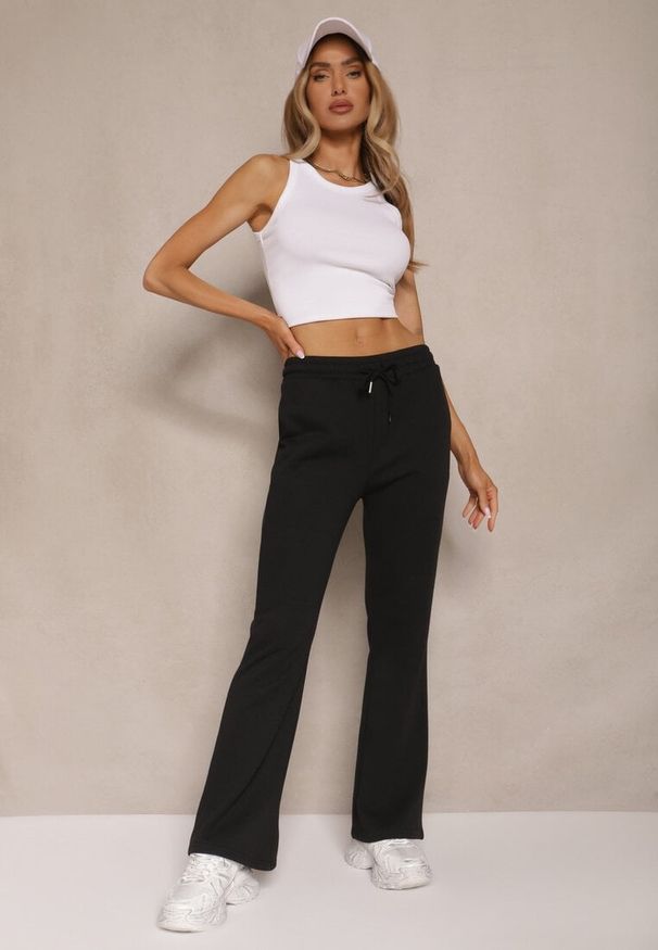 Renee - Czarne Dresowe Spodnie Flare z Gumką w Pasie Efranaria. Okazja: na co dzień. Kolor: czarny. Materiał: dresówka. Styl: klasyczny, casual, elegancki
