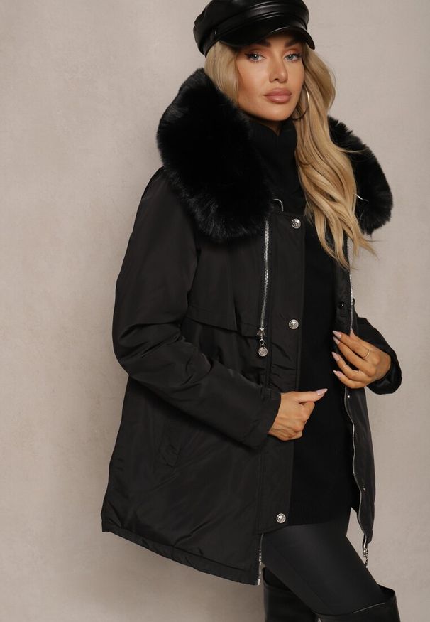 Renee - Czarna Kurtka Wiązana w Pasie z Kapturem i Odpinanym Futerkiem Tintethia. Typ kołnierza: kaptur. Kolor: czarny. Materiał: futro. Styl: wizytowy, elegancki