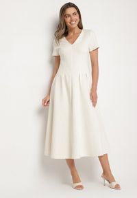 Born2be - Jasnobeżowa Taliowana Sukienka z Bawełną Zeraviae. Okazja: na co dzień. Kolor: beżowy. Materiał: bawełna. Typ sukienki: proste, sportowe. Styl: casual, sportowy, klasyczny #4