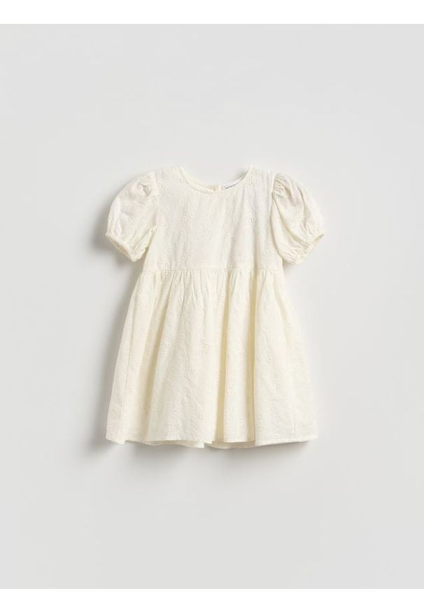 Reserved - Sukienka z haftowanym wzorem - złamana biel. Materiał: bawełna. Wzór: haft