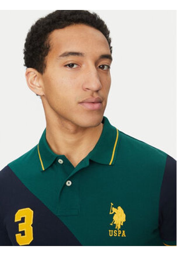 U.S. Polo Assn. Polo MUP3996 Zielony Regular Fit. Typ kołnierza: polo. Kolor: zielony. Materiał: bawełna