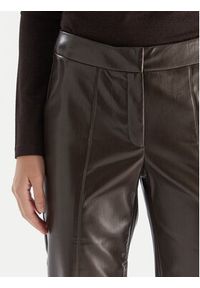 Vero Moda Spodnie z imitacji skóry Vips 10336342 Brązowy Straight Fit. Kolor: brązowy. Materiał: skóra #3