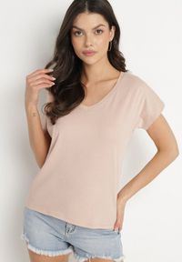 Born2be - Beżowy Bawełniany T-shirt z Trójkątnym Dekoltem Linarosea. Okazja: na co dzień. Kolor: beżowy. Materiał: bawełna. Styl: casual #3