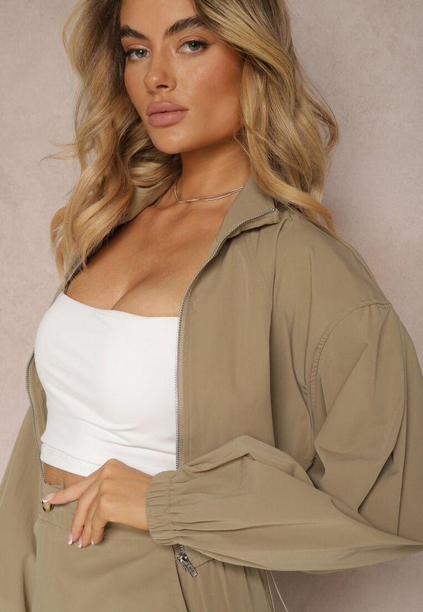 Renee - Ciemnozielony Casualowy Komplet 2-Częściowy Rozpinana Bluza i Spódnica z Kieszeniami na Klapy Lennira. Kolor: zielony