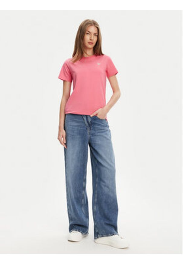 Guess T-Shirt W4YI10 J1314 Różowy Regular Fit. Kolor: różowy. Materiał: bawełna