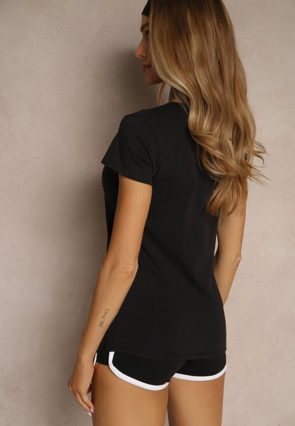 Renee - Czarny Bawełniany T-shirt z Trójkątnym Dekoltem Linalitia. Okazja: na co dzień. Kolor: czarny. Materiał: bawełna. Styl: casual