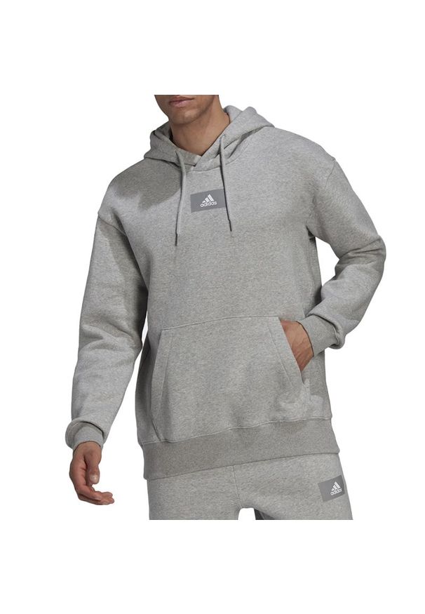 Adidas - Bluza adidas Essentials Feelvivid Cotton Fleece Drop Shoulder Hoodie HK2830 - szara. Kolor: szary. Materiał: poliester, bawełna. Wzór: aplikacja. Styl: klasyczny, sportowy