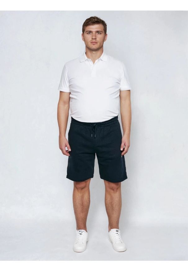 Big-Star - Szorty męskie dresowe wiązane w pasie granatowe Kersyner 403. Okazja: na co dzień. Kolor: niebieski. Materiał: dresówka. Wzór: haft. Styl: casual, sportowy