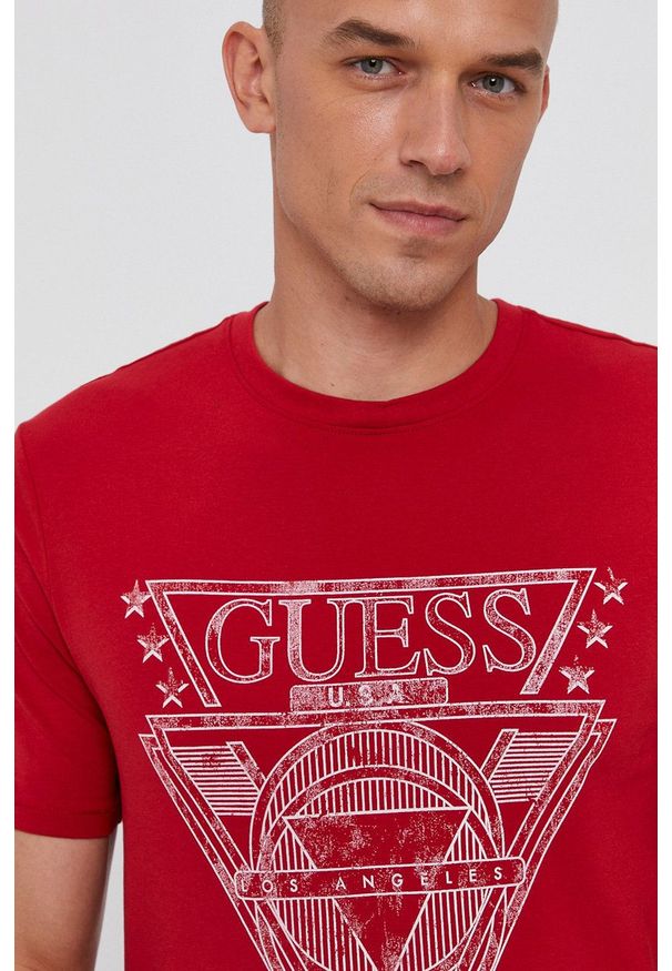 Guess - T-shirt. Okazja: na co dzień. Kolor: czerwony. Materiał: bawełna, dzianina. Wzór: nadruk. Styl: casual