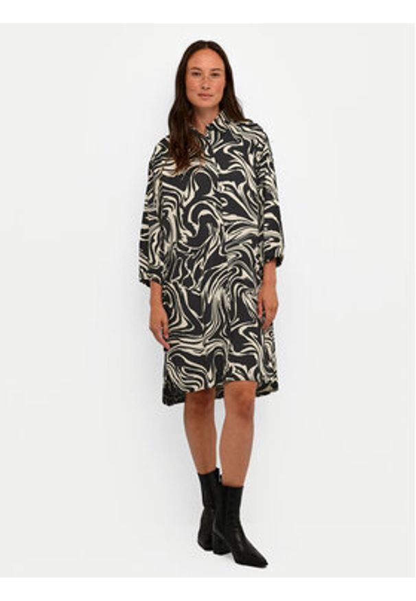 Kaffe Sukienka koszulowa Carmen 10508329 Czarny Loose Fit. Typ kołnierza: typu carmen. Kolor: czarny. Materiał: wiskoza. Typ sukienki: koszulowe