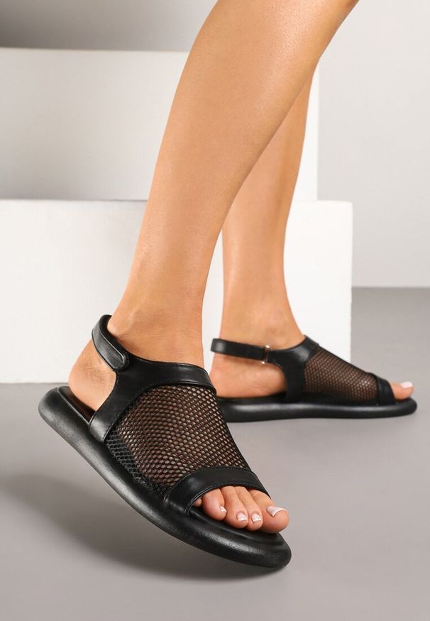 Born2be - Czarne Sandały z Siateczkową Cholewką Ranevia. Okazja: na co dzień, na spacer. Zapięcie: rzepy. Kolor: czarny. Styl: casual, elegancki