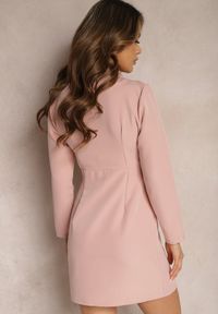 Renee - Różowa Sukienka Mini w Stylu Marynarki z Długimi Rękawami i Kwiatową Aplikacją Tansiwia. Kolor: różowy. Długość rękawa: długi rękaw. Wzór: aplikacja, kwiaty. Typ sukienki: kopertowe. Długość: mini #5