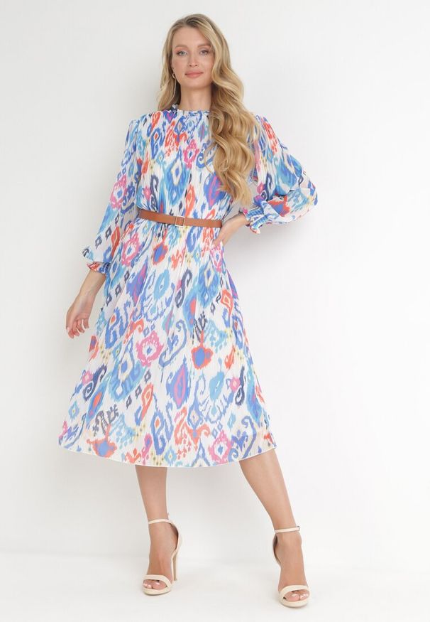Born2be - Niebieska Plisowana Sukienka Midi z Paskiem Hyacida. Kolor: niebieski. Styl: elegancki. Długość: midi
