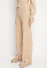 Born2be - Beżowy Komplet Dzianinowy z Bawełną i Wełną Spodnie i Warkoczowy Sweter Errela. Kolor: beżowy. Materiał: dzianina, wełna, bawełna #6