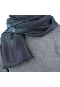 Lekki Szalik Wiosenno-Jesienny - Teer -Niebiesko-Granatowe Pasy. Okazja: na spacer. Kolor: niebieski. Materiał: poliester, wiskoza. Wzór: prążki, paski. Sezon: wiosna, jesień. Styl: elegancki #5