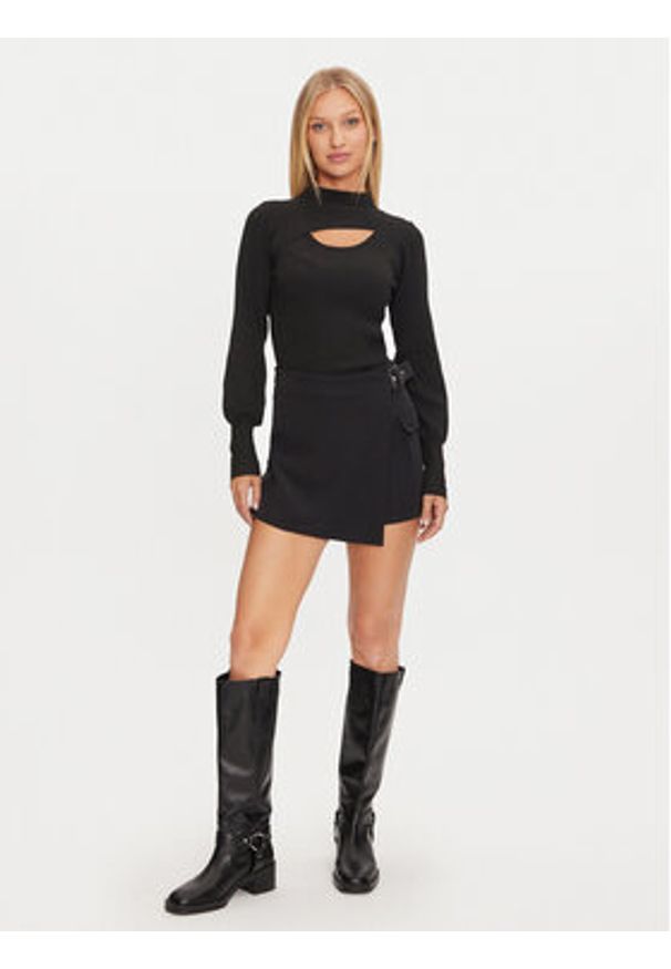 only - ONLY Golf 15331999 Czarny Regular Fit. Typ kołnierza: golf. Kolor: czarny. Materiał: syntetyk