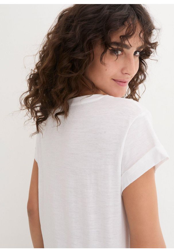 bonprix - Długi T-shirt z czystej bawełny. Kolor: biały. Materiał: bawełna. Długość rękawa: krótki rękaw. Długość: krótkie, długie