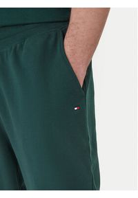 TOMMY HILFIGER - Tommy Hilfiger Spodnie dresowe Essential MW0MW37236 Zielony Regular Fit. Kolor: zielony. Materiał: bawełna #5